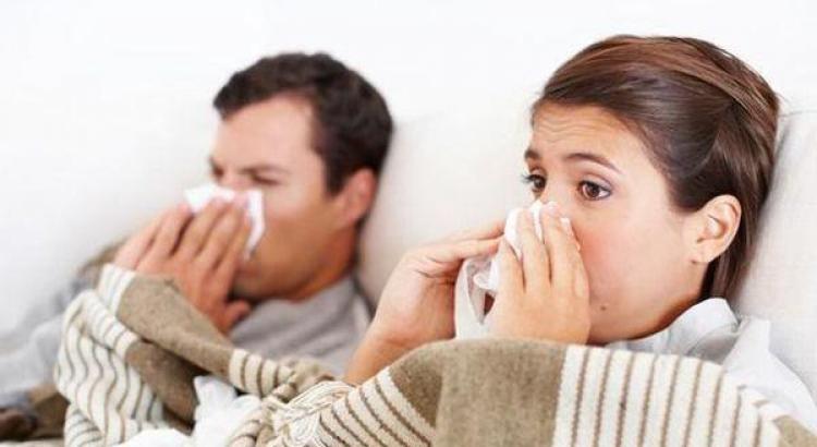 Насморк — лечение в домашних условиях народными средствами Чем лучше всего лечить насморк